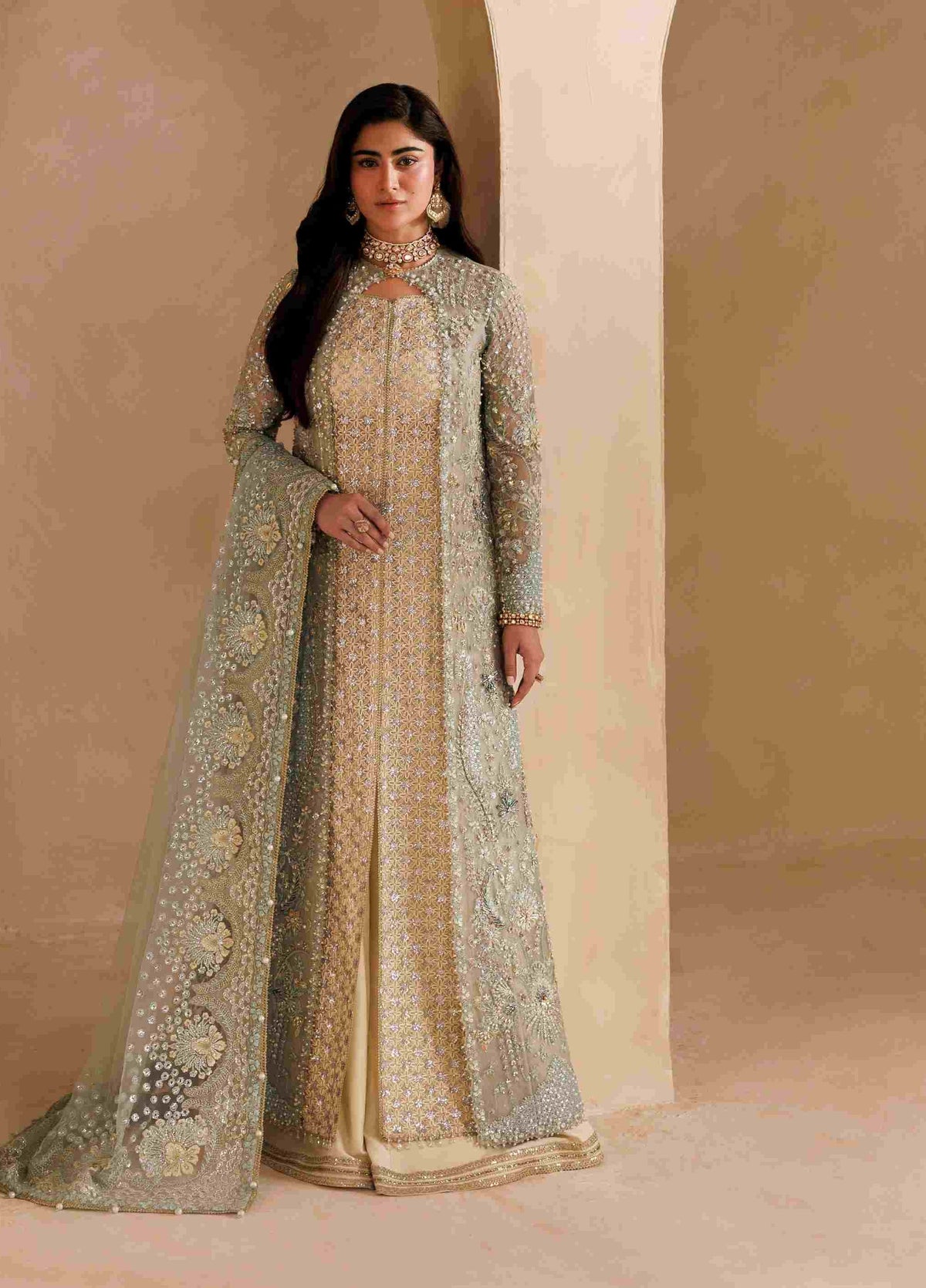Sardinia Brides 26 Elysia 1804 hand-work organza bridal suit